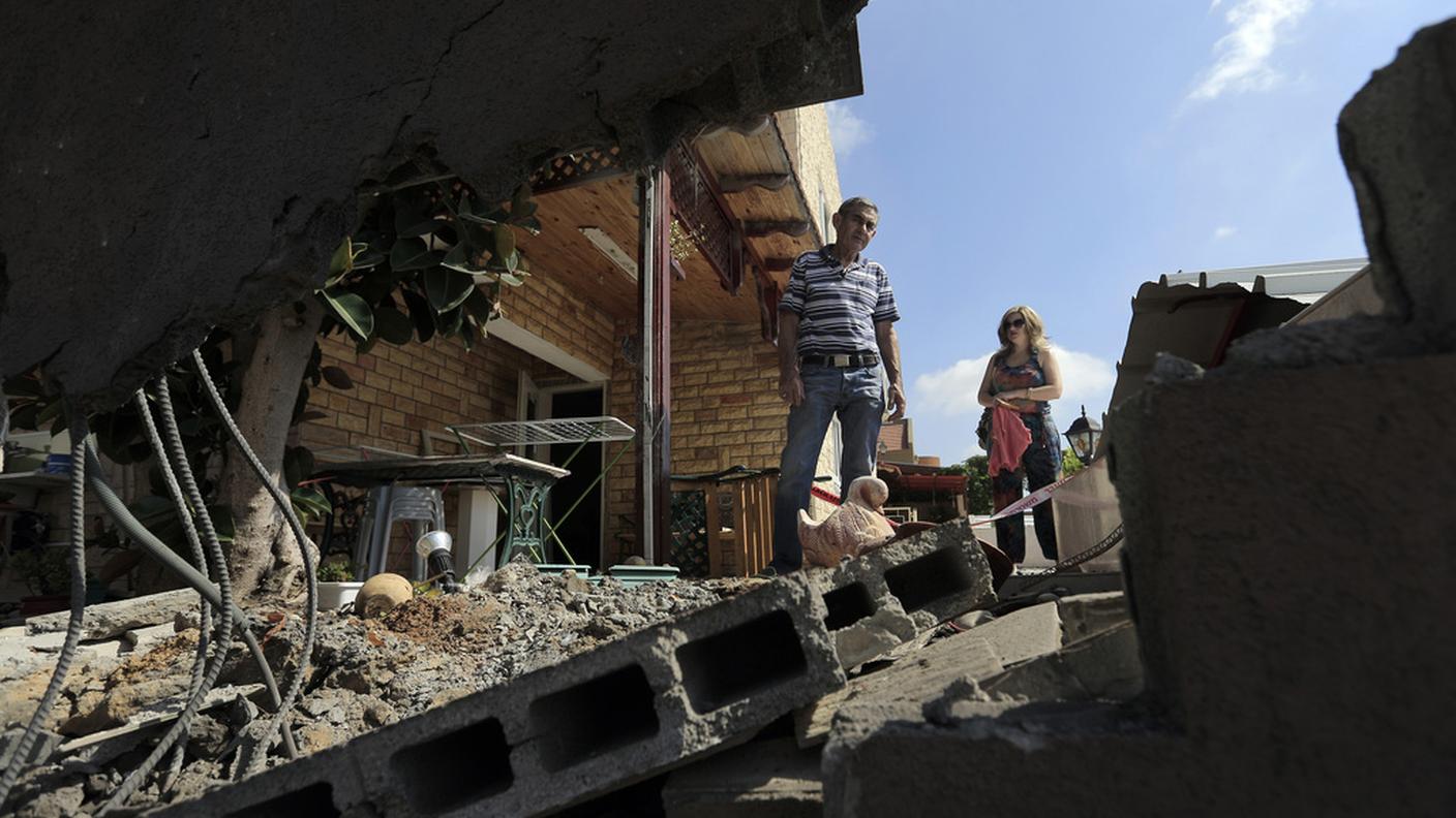 Le macerie di una casa colpita dai razzi palestinesi