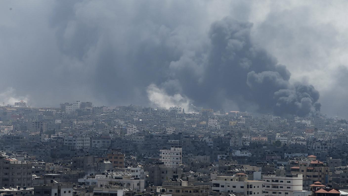 I bombardamenti domenica mattina a Gaza si sono intensificati