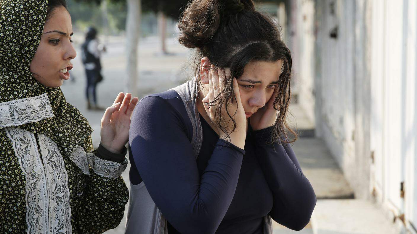 Due donne hanno appena assistito a un bombardamento israeliano presso la loro abitazione