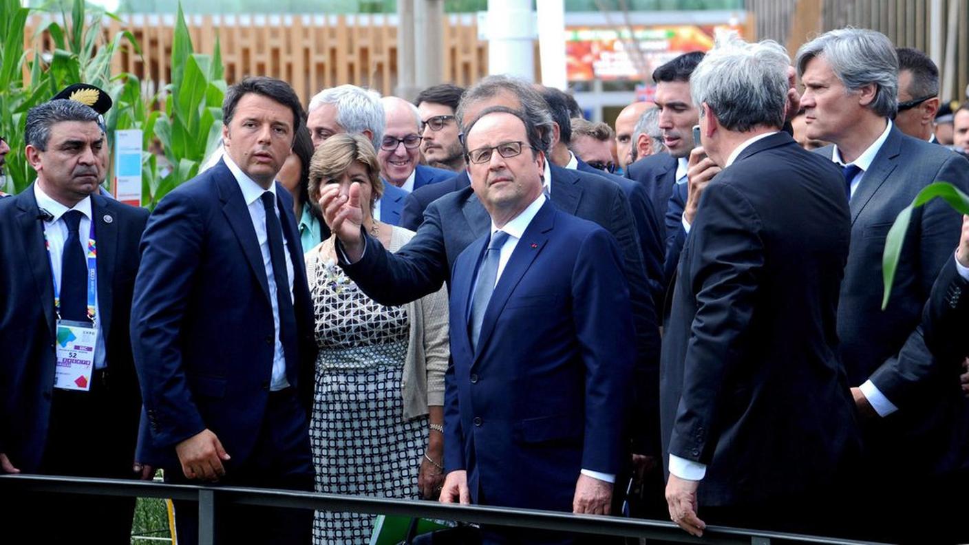 Renzi, in cerca di sponde politiche, incontra Hollande a Milano