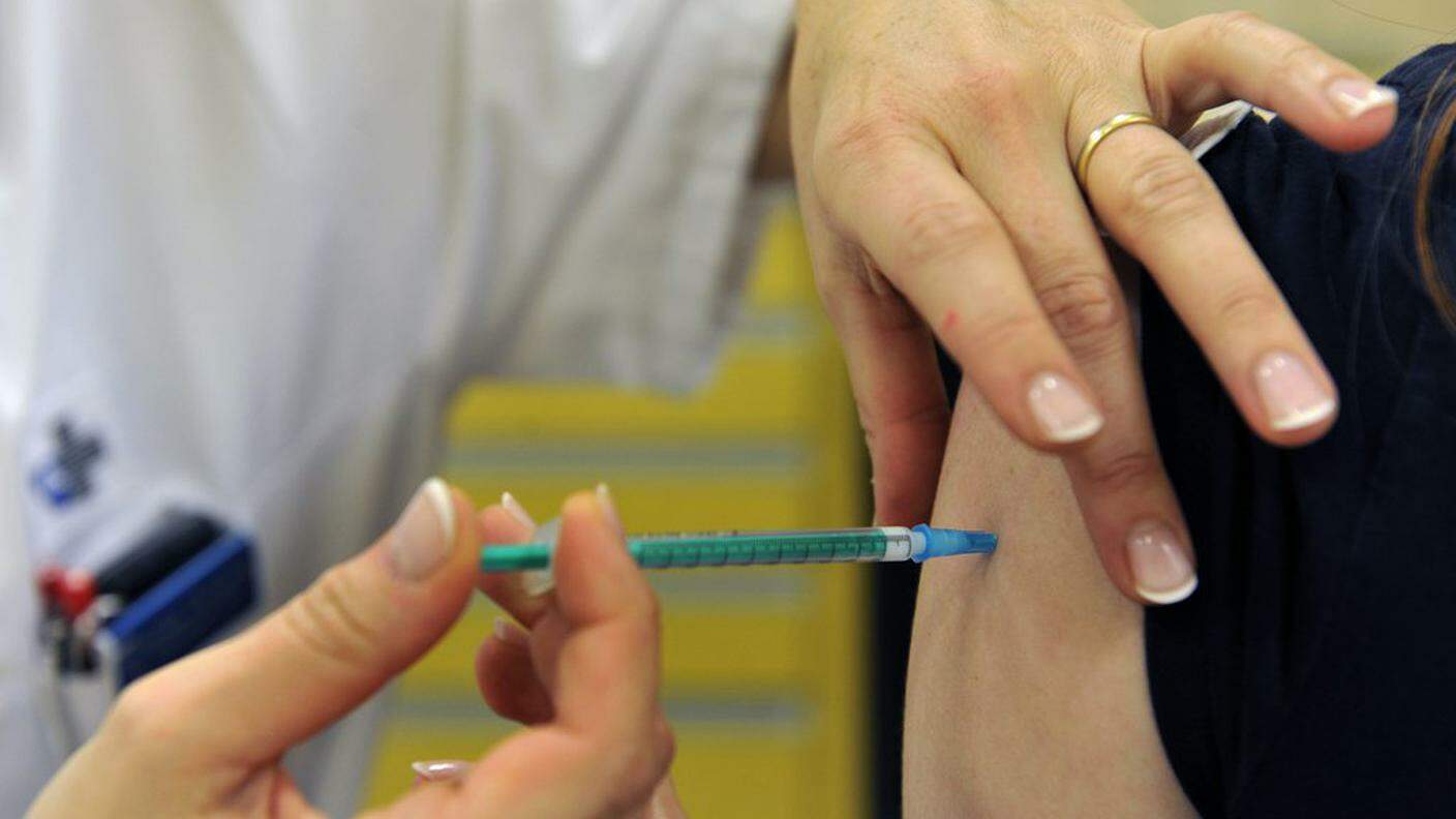 Gli infermieri svizzero-tedeschi si vaccinerebbero meno dei romandi