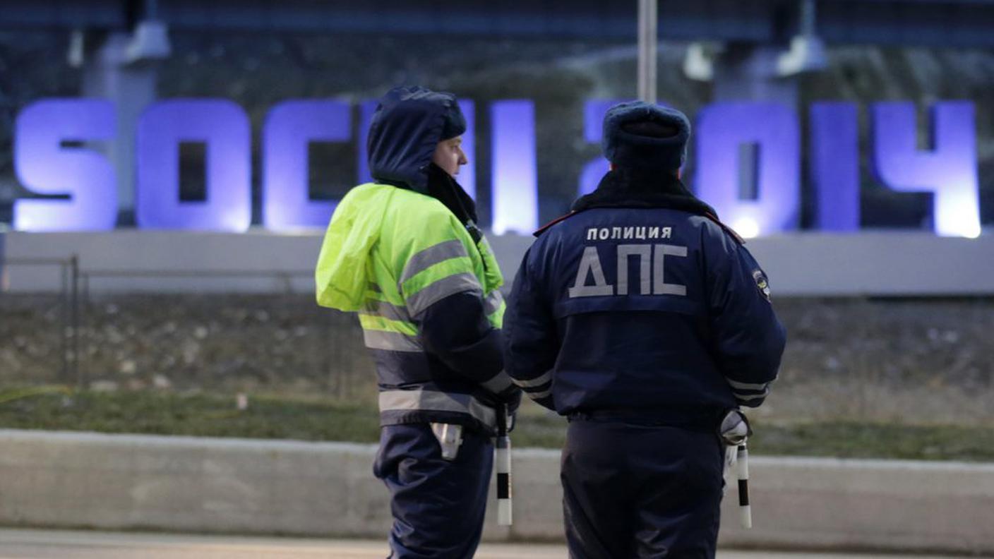 Polizia e agenti di sicurezza al lavoro