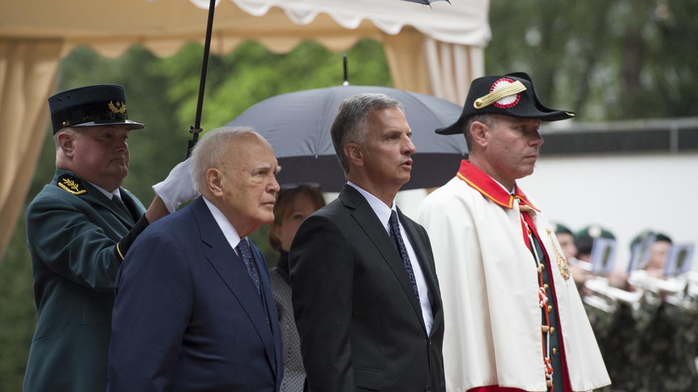 Karolos Papuolias (s) e Didier Burkhalter (d)