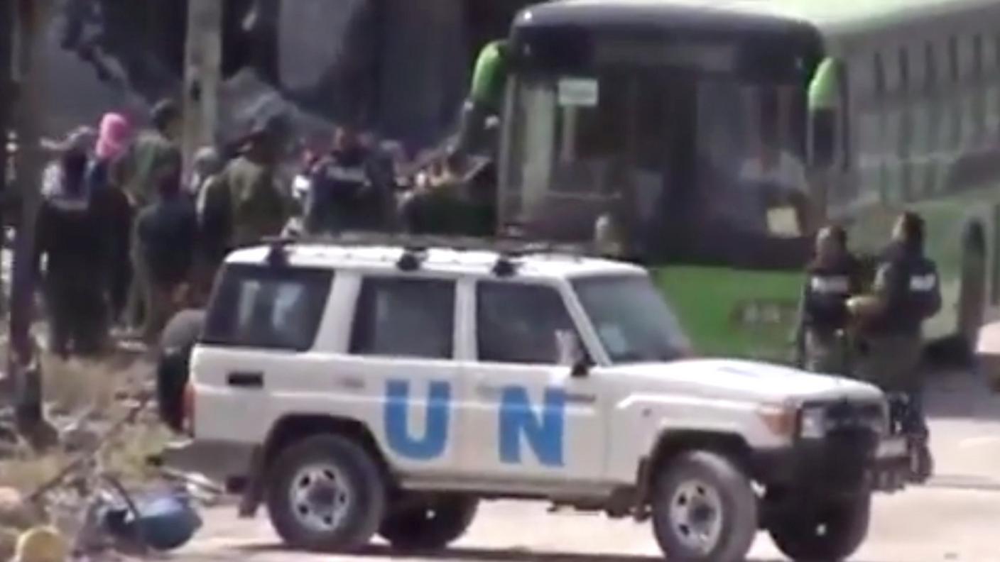Gli anti governativi lasciano Homs sotto scorta ONU
