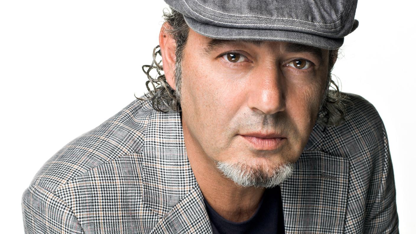 Una foto di Luca Carboni, oggi 52enne
