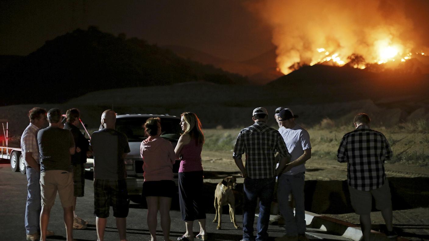 I residenti delle abitazioni nelle vicinanze dell'incendio 