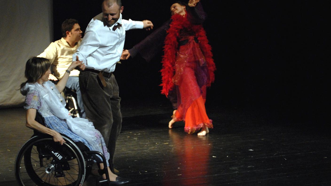 Un'esibizione della compagnia Teatro Danz'abile 