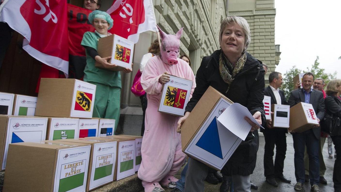 Jacqueline Fehr (SP/ZH) nel giorno della consegna delle firme