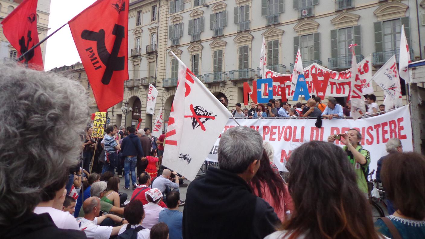 Il corteo termina a Piazza Castello