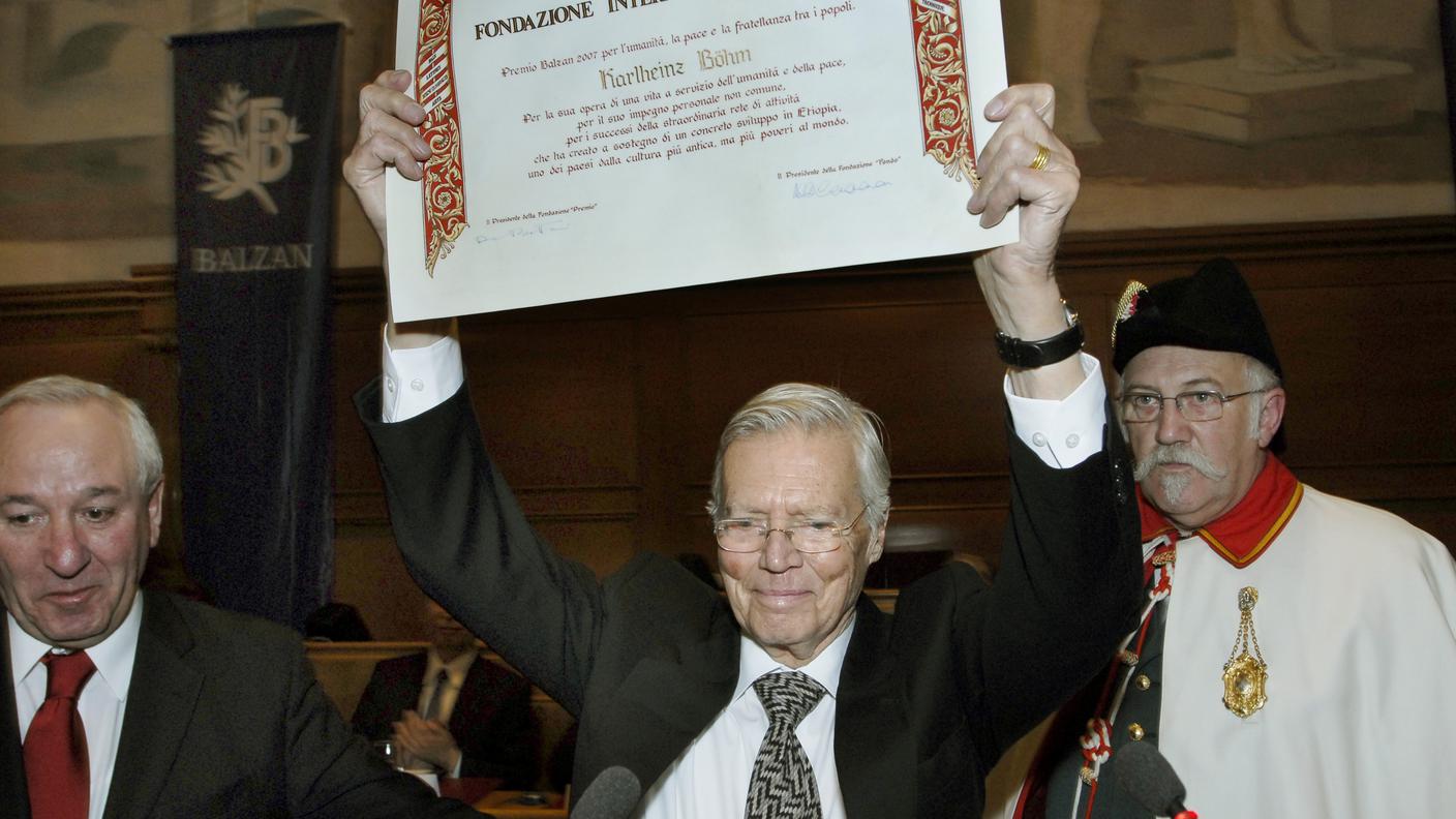 Il momento della consegna del premio Balzan a Berna il 23 novembre 2007