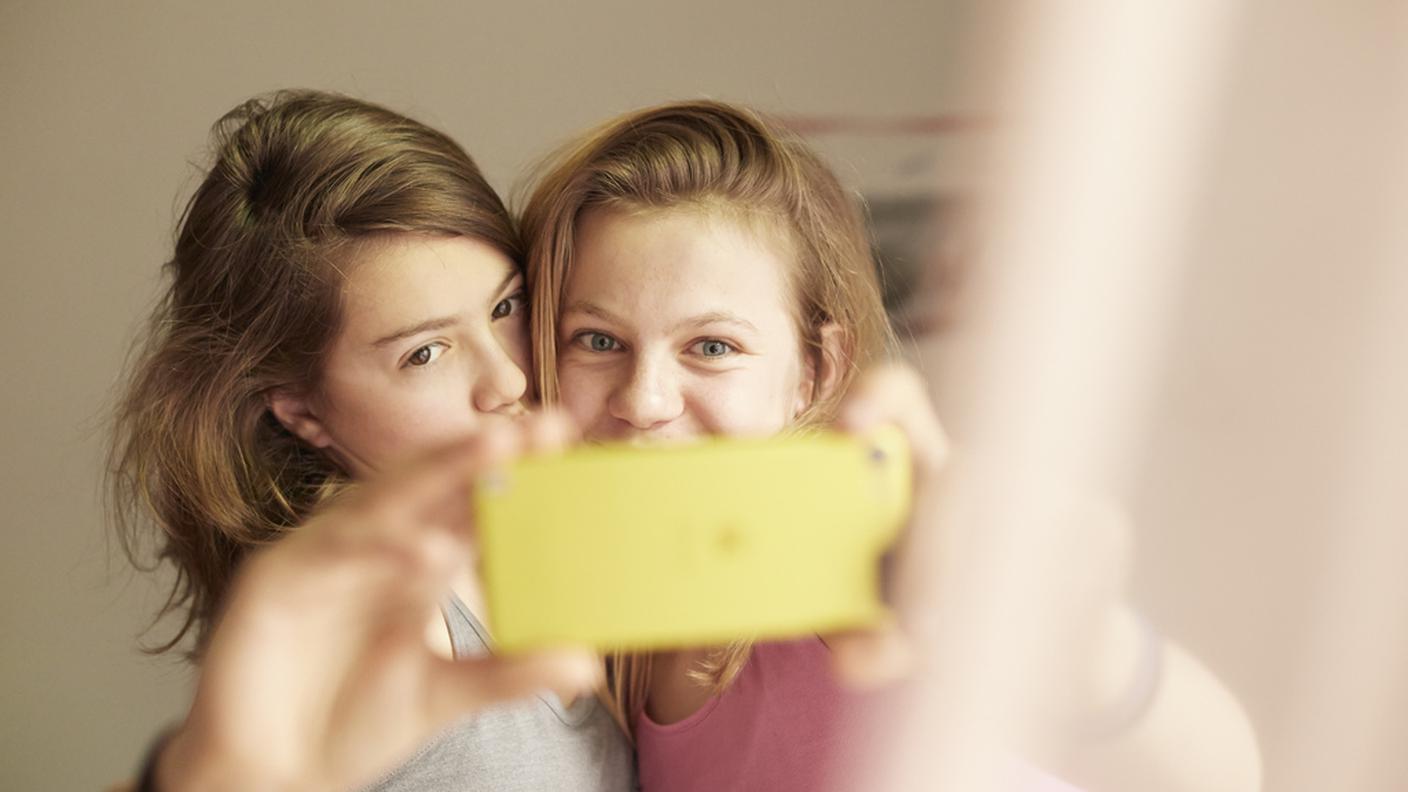 I "selfie", anche sessualmente espliciti, sono una pratica frequente fra le adolescenti 