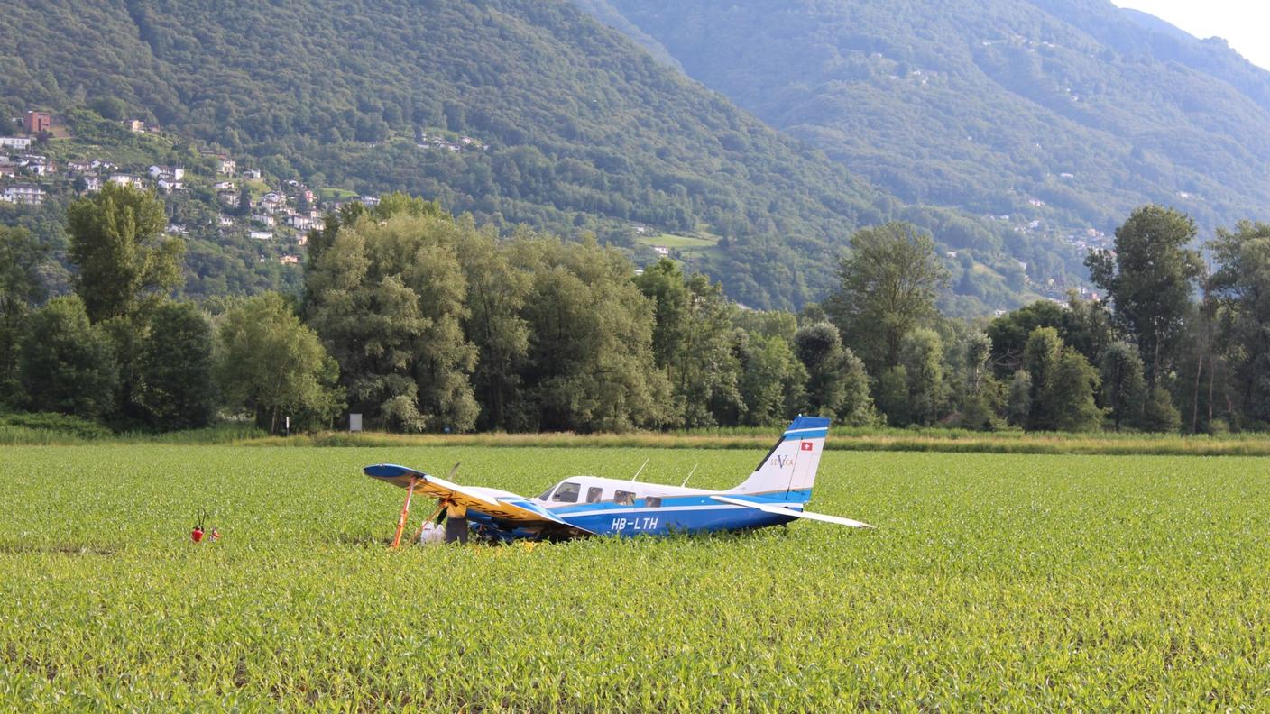 Il velivolo è finito nei campi