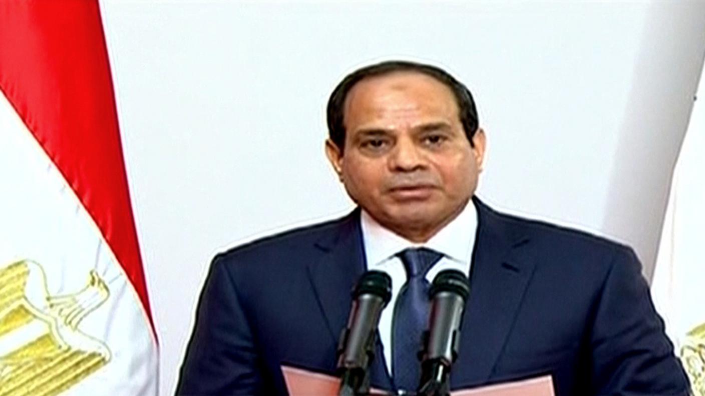Al Sisi in un'immagine della cerimonia, trasmessa dalla televisione nazionale