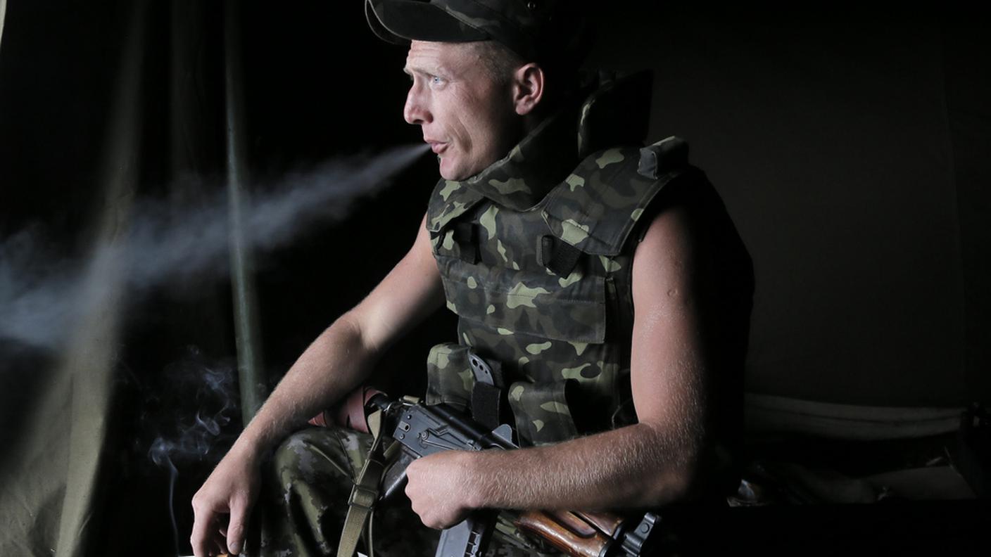Un soldato ucraino a Slovyansk