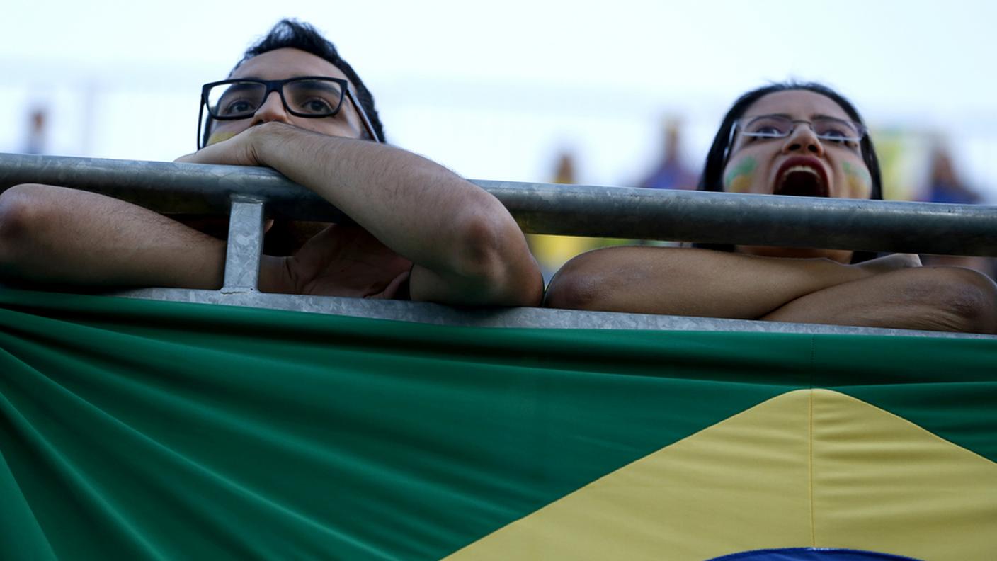 Tifosi brasiliani gelati dall'autogol di Marcelo Keystone.jpg