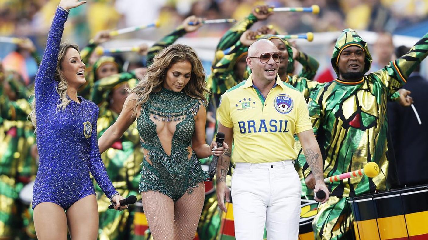 La cantante locale Claudia Leitte e gli artisti americani Jennifer Lopez e Pitbull all'inaugurazione Keystone.jpg