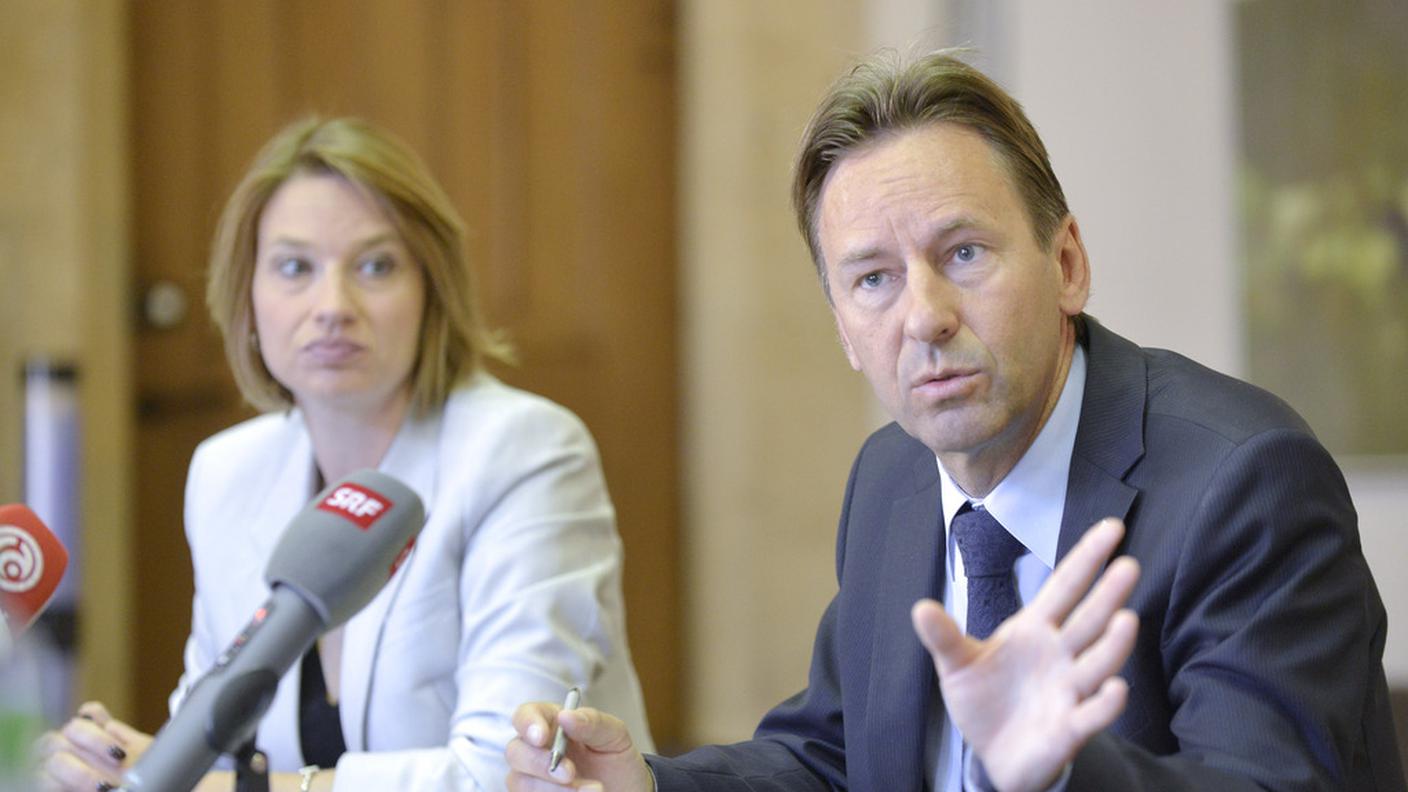Il presidente del Consiglio di Stato Alain Ribaux, affiancato dalla cancelliera, ha assicurato che l'interim sarà garantito dagli altri quattro ministri