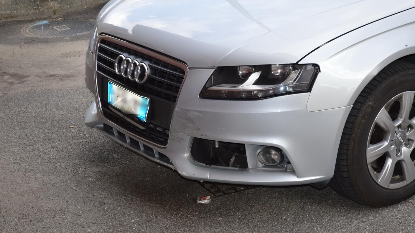 Tracce dell'impatto sull'auto coinvolta nell'incidente
