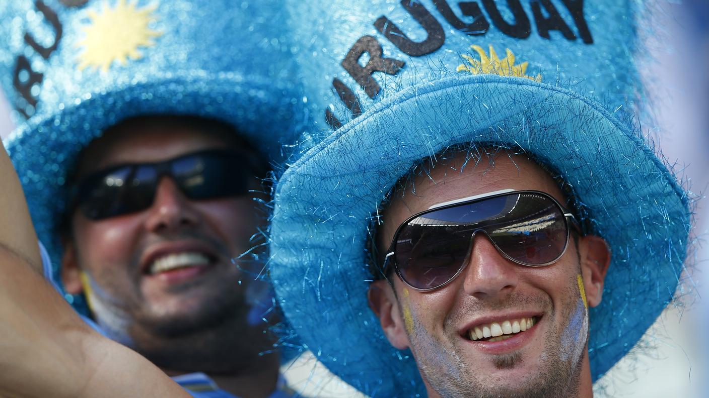 L'Uruguay non ha cominciato benissimo, ma questo tifoso non ha perso il buon umore...