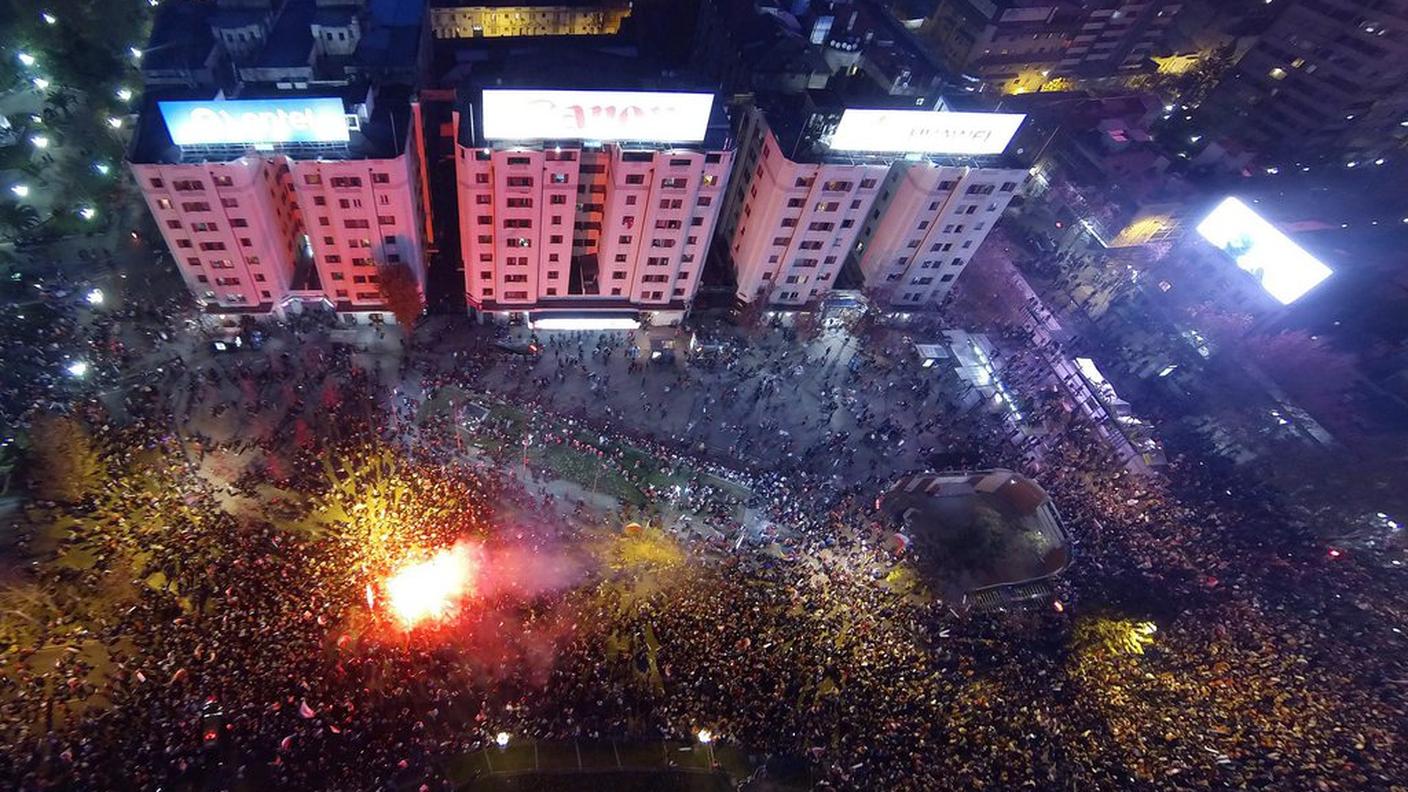 Tripudio a Plaza Italia a Santiago del Cile