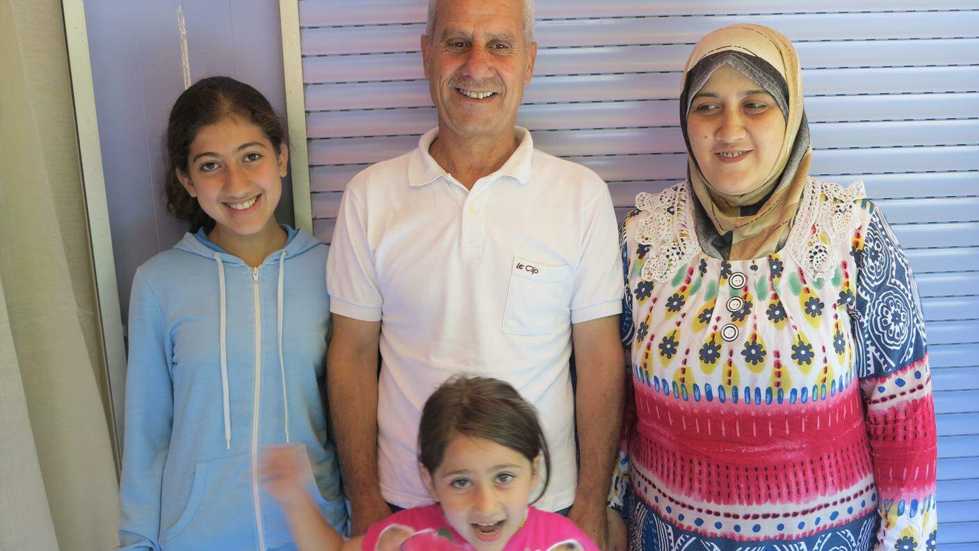 Abir Atassi Alshikh con il marito Mohamed la piccola Bana e Rauan, mancano Abdullah e Razan, che durante l'intervista erano in piscina 