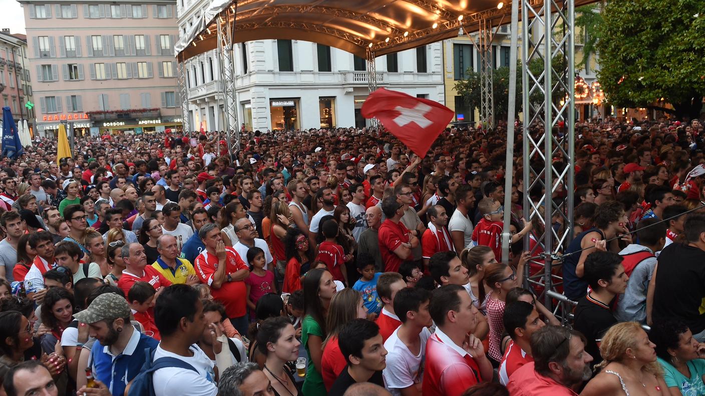 Svizzera - Francia, Piazza Manzoni a Lugano