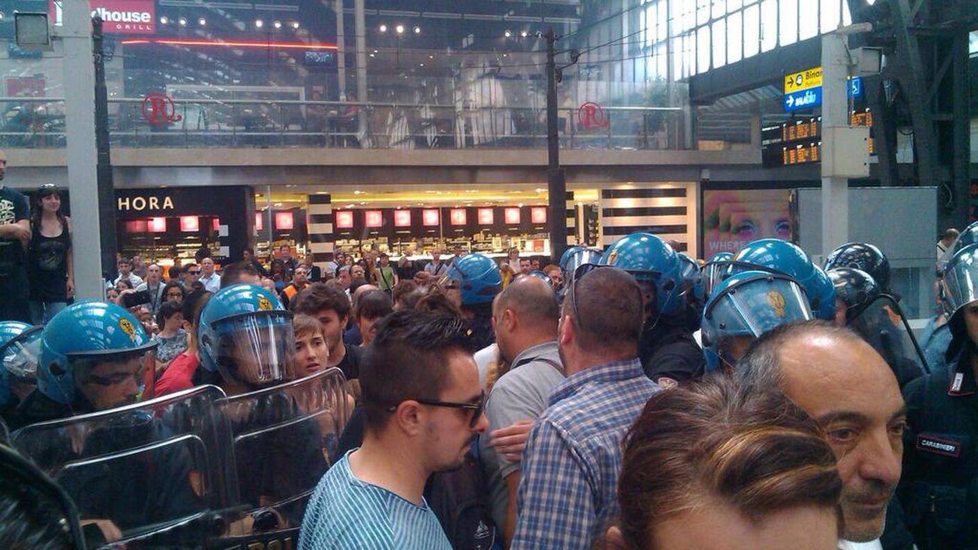 Polizia anche a Milano, prima di partire