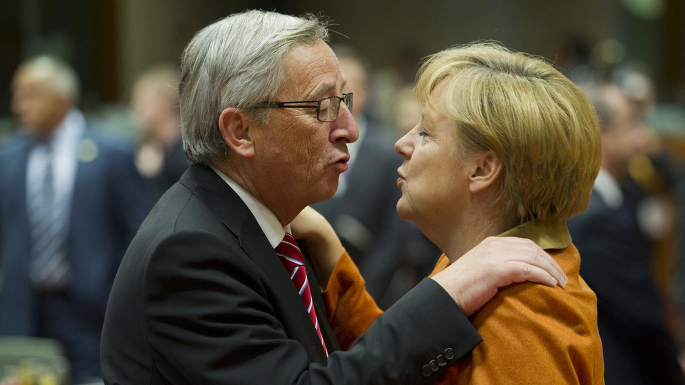 Juncker con Angela Merkel, che lo ha sostenuto