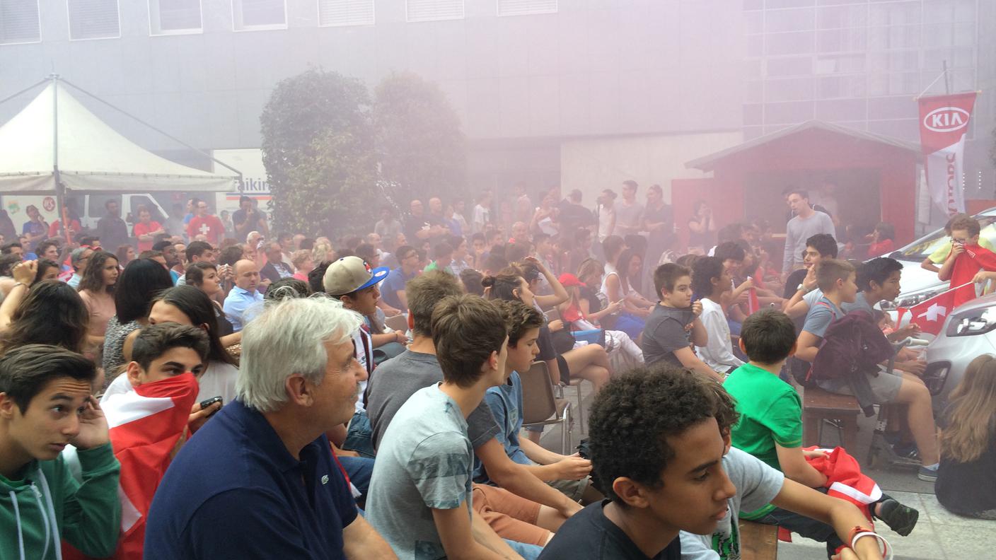 La nebbia non mette paura ai tifosi