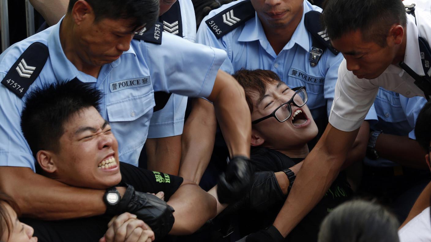I dimostranti sono stati arrestati durante un sit-in