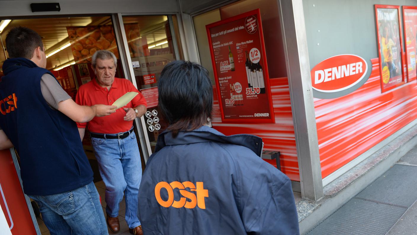 La distribuzione di volantini effettuata lunedì scorso dall'OCST