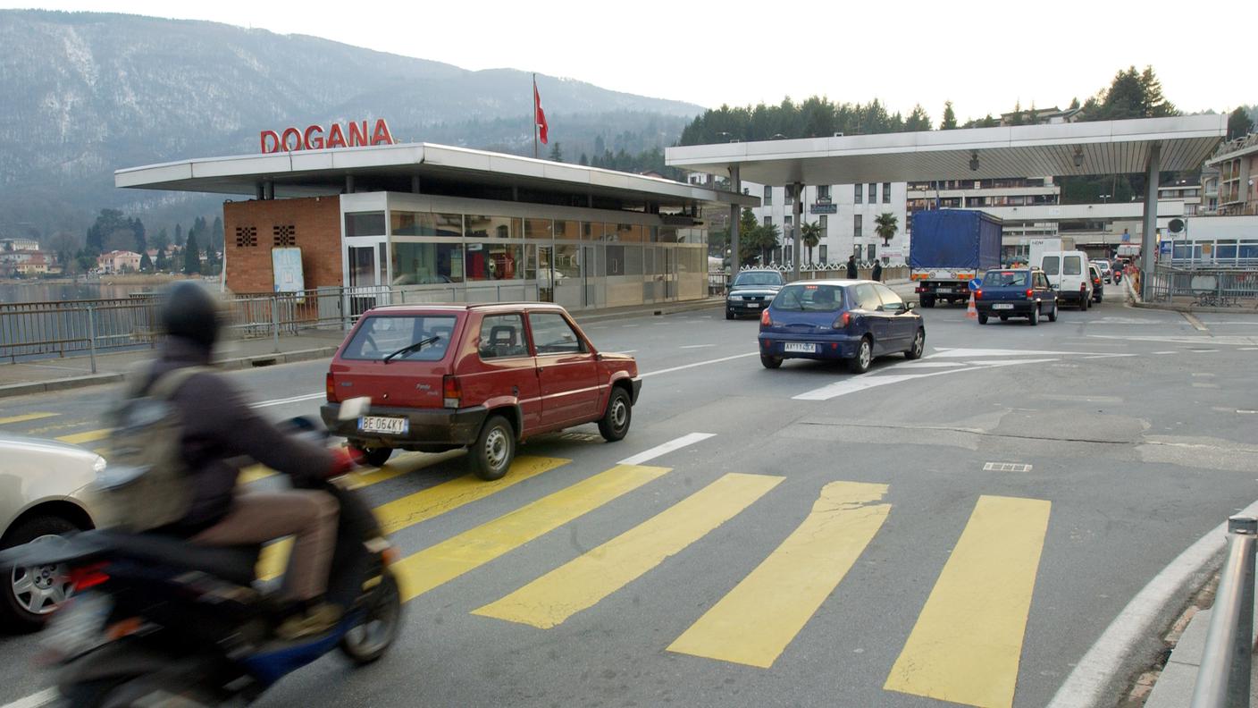 La dogana di Ponte Tresa dal lato svizzero