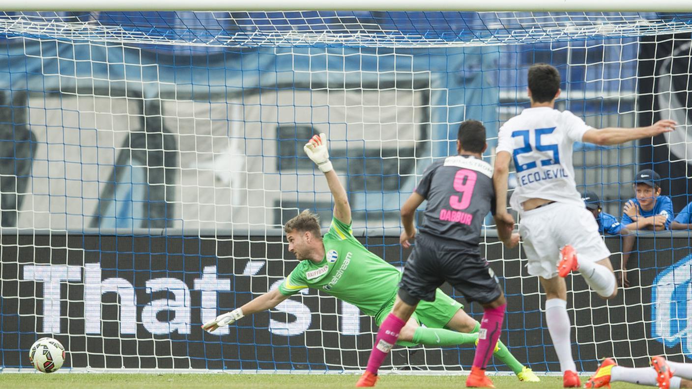 Da Costa vede il pallone uscire