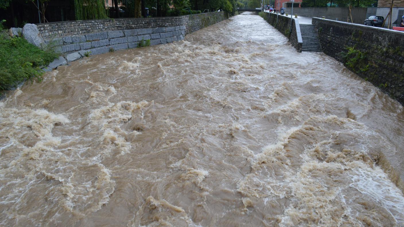 Il fiume Cassarate in piena