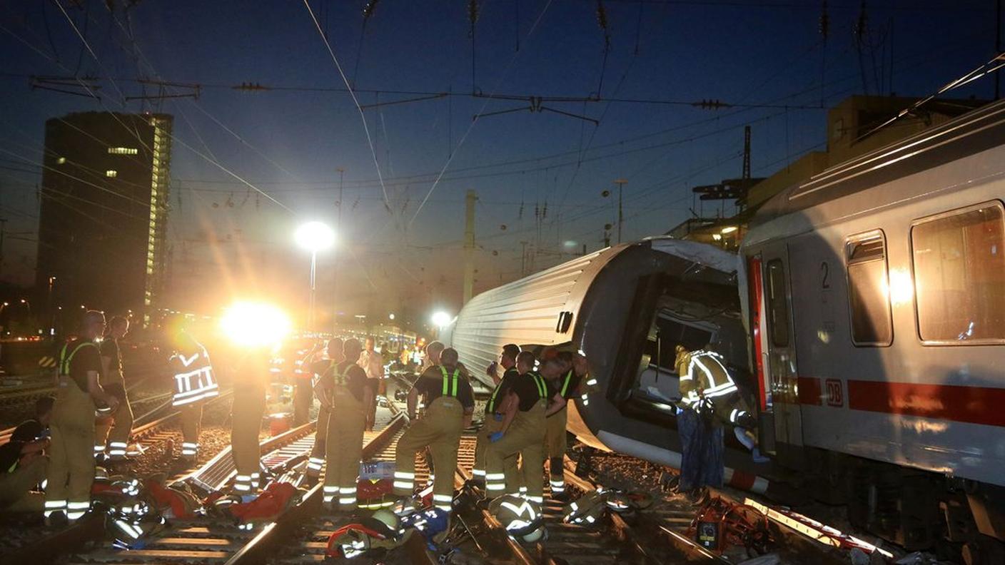 La collisione ha fatto deragliare alcune carrozze dell'Eurocity
