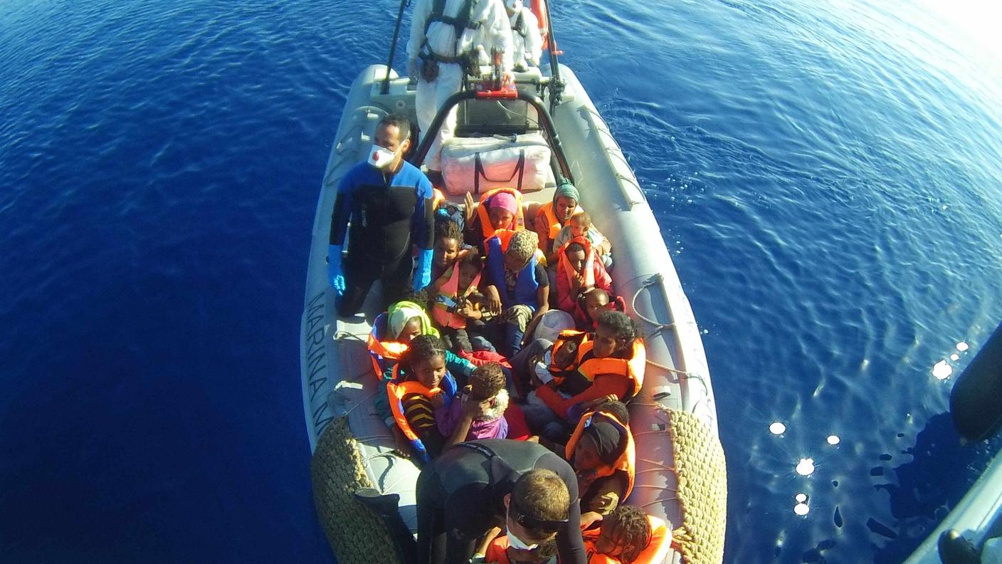 Priorità a donne e bambini