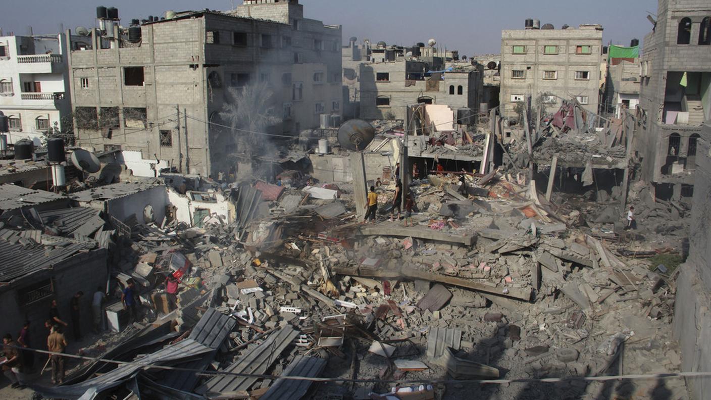 Rafah (nel Sud della striscia di Gaza) dopo il bombardamento di sabato