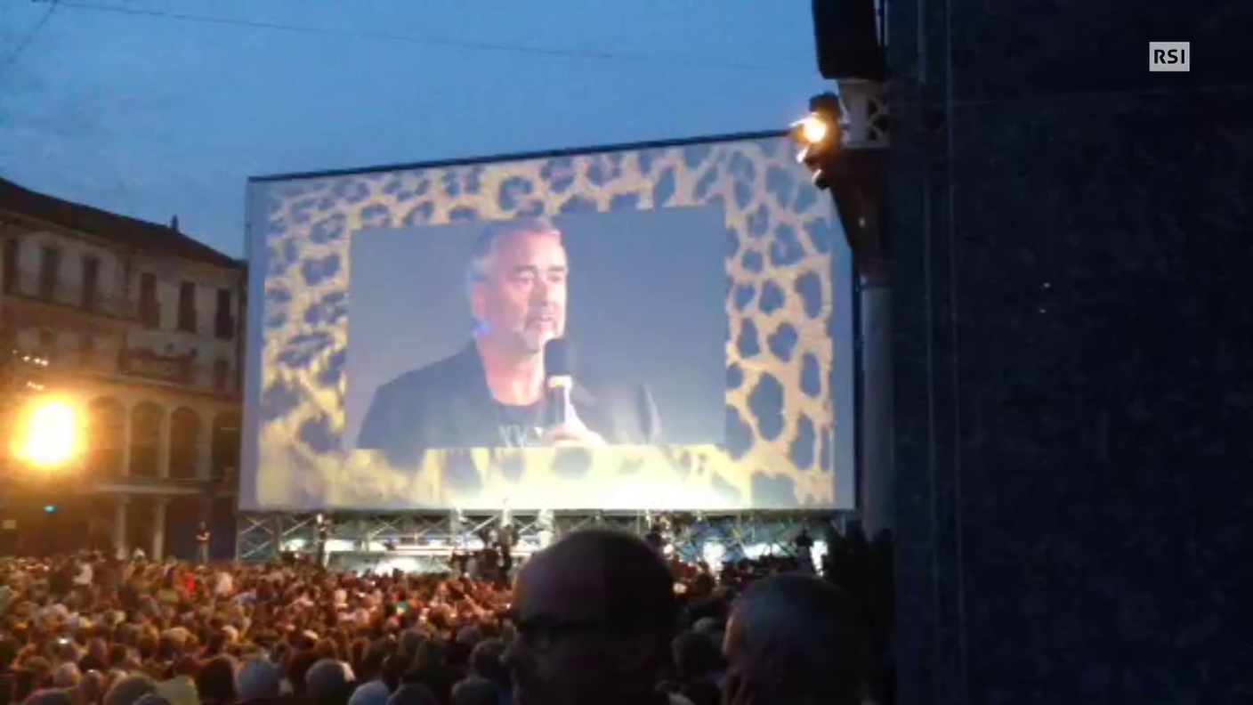 Besson ringrazia la piazza
