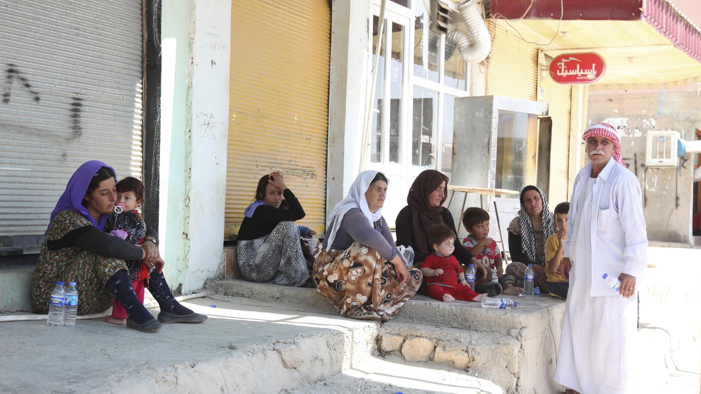 Gli yazidi in fuga dai jihadisti a Mosul