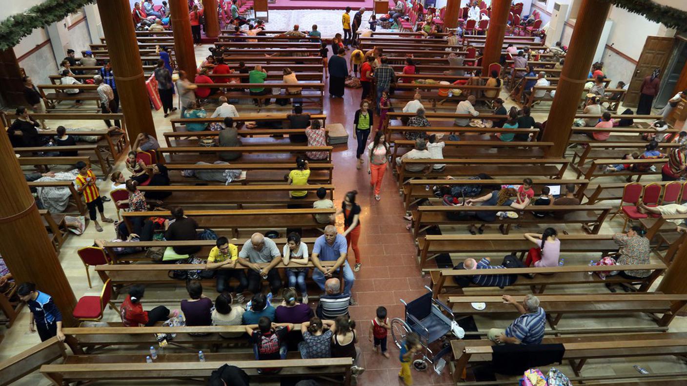 Giovedì sera, i profughi nella chiesa di San Giuseppe di Erbil, Iraq