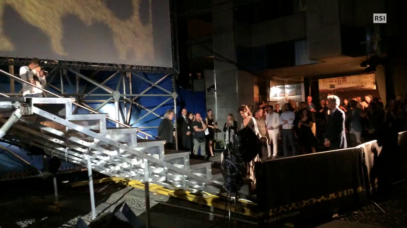 Un lungo applauso per Juliette Binoche