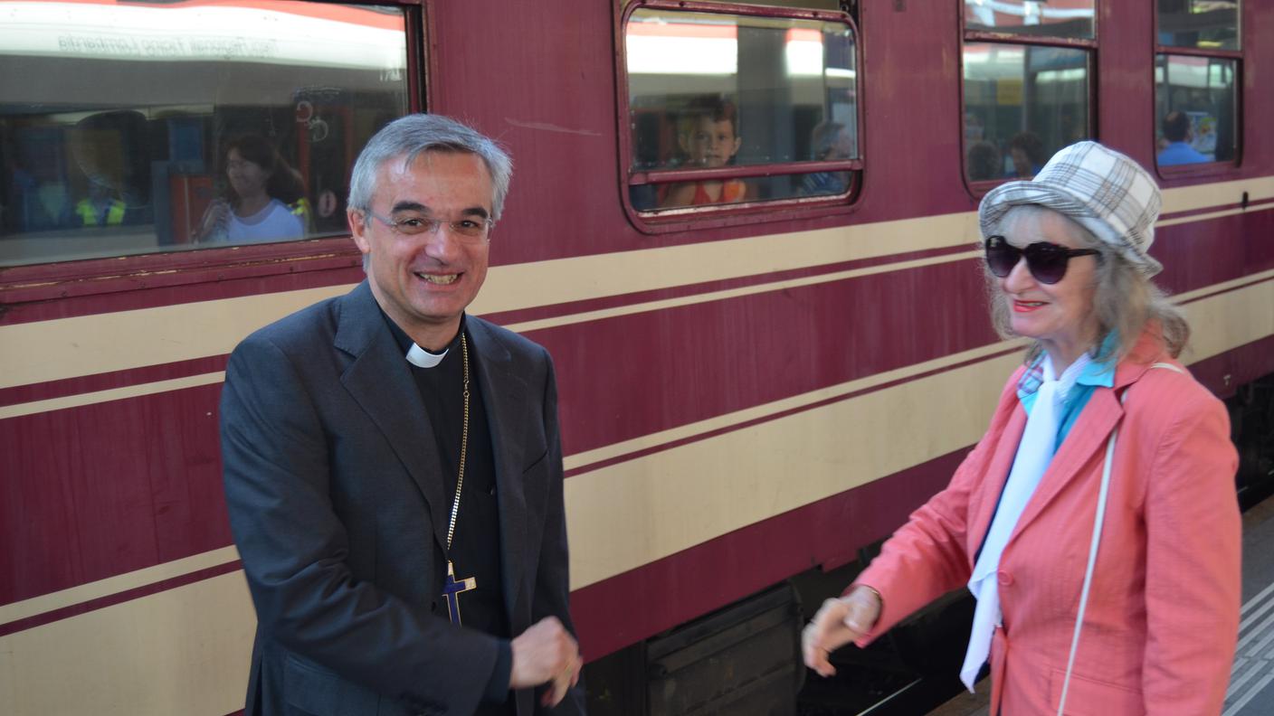 Il vescovo mons. Valerio Lazzeri