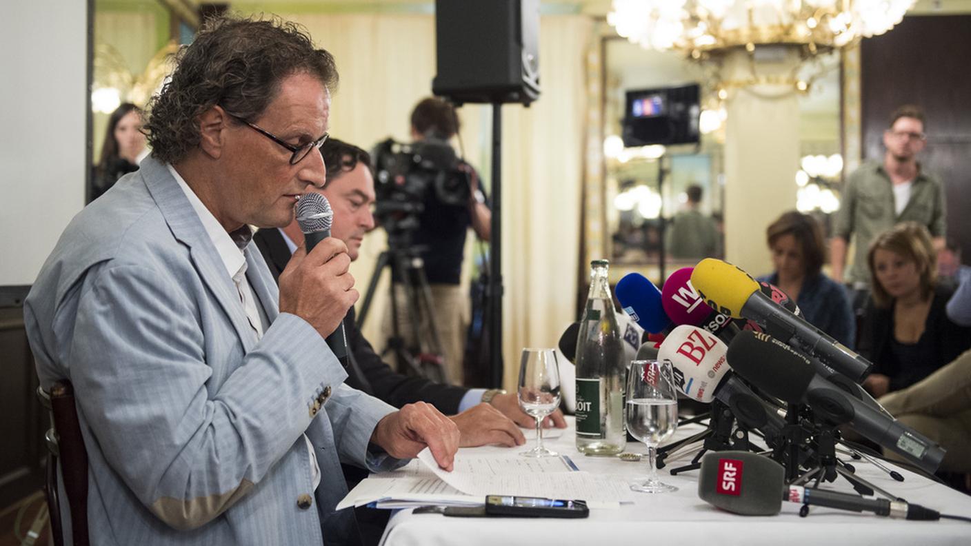 Geri Müller durante la conferenza stampa