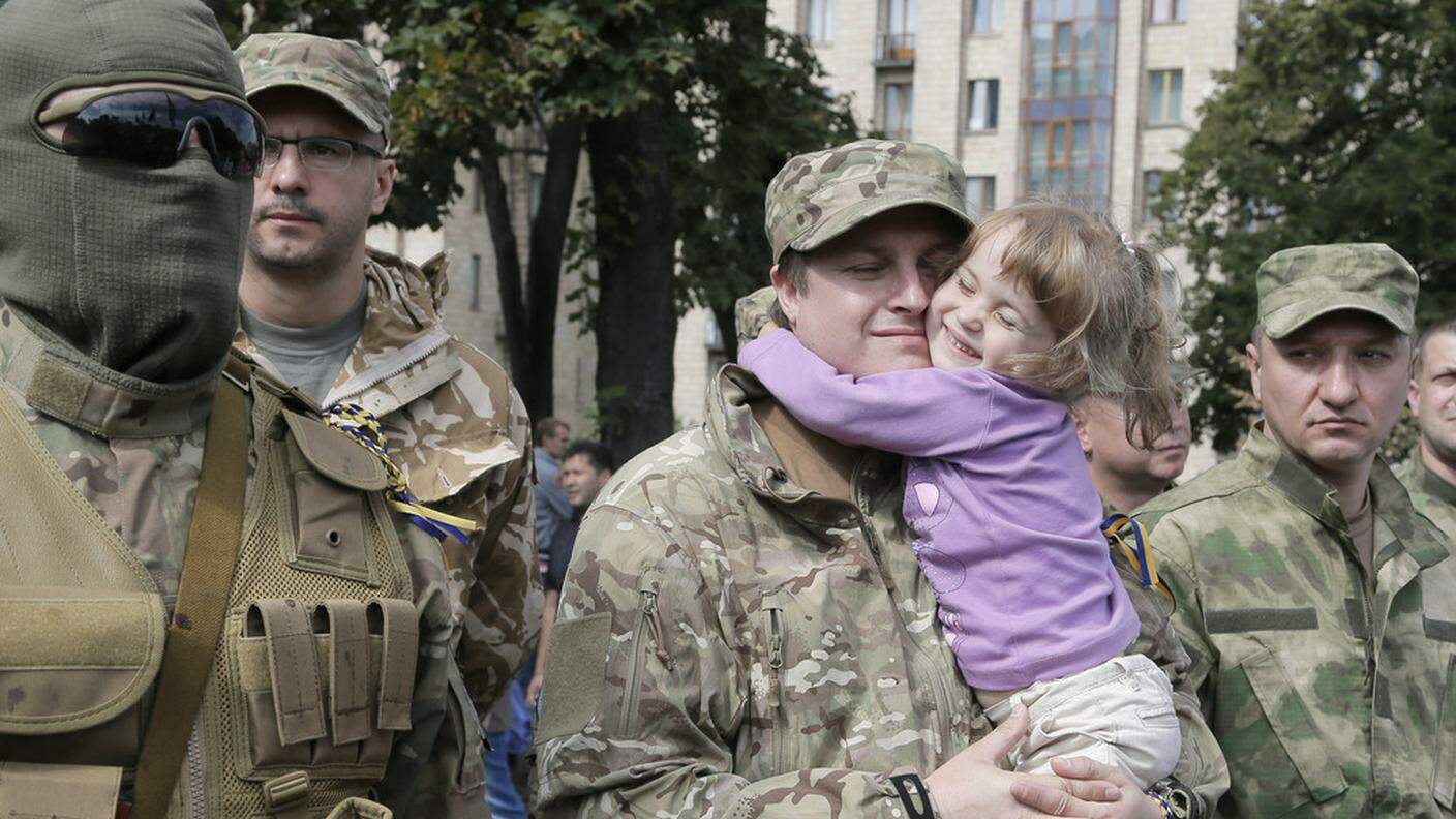 Volontari schierati a Kiev e pronti a partire per l'est 