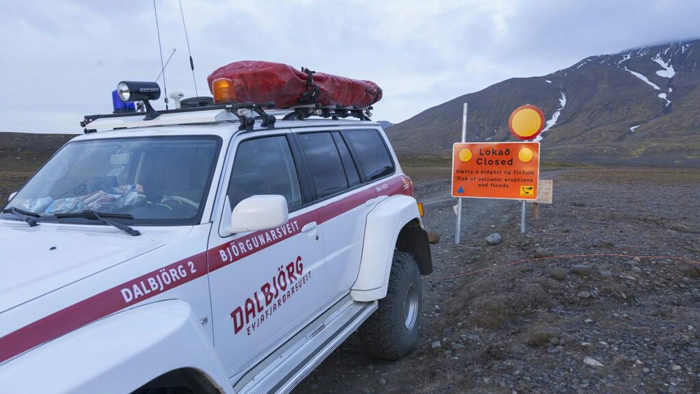 Gli esperti in prossimità del vulcano