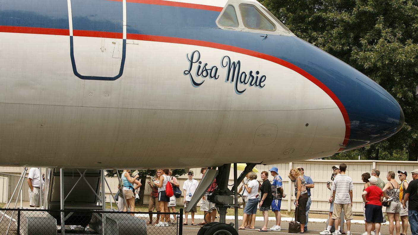 Uno dei jet di Elvis Presley messi in vendita dai suoi eredi