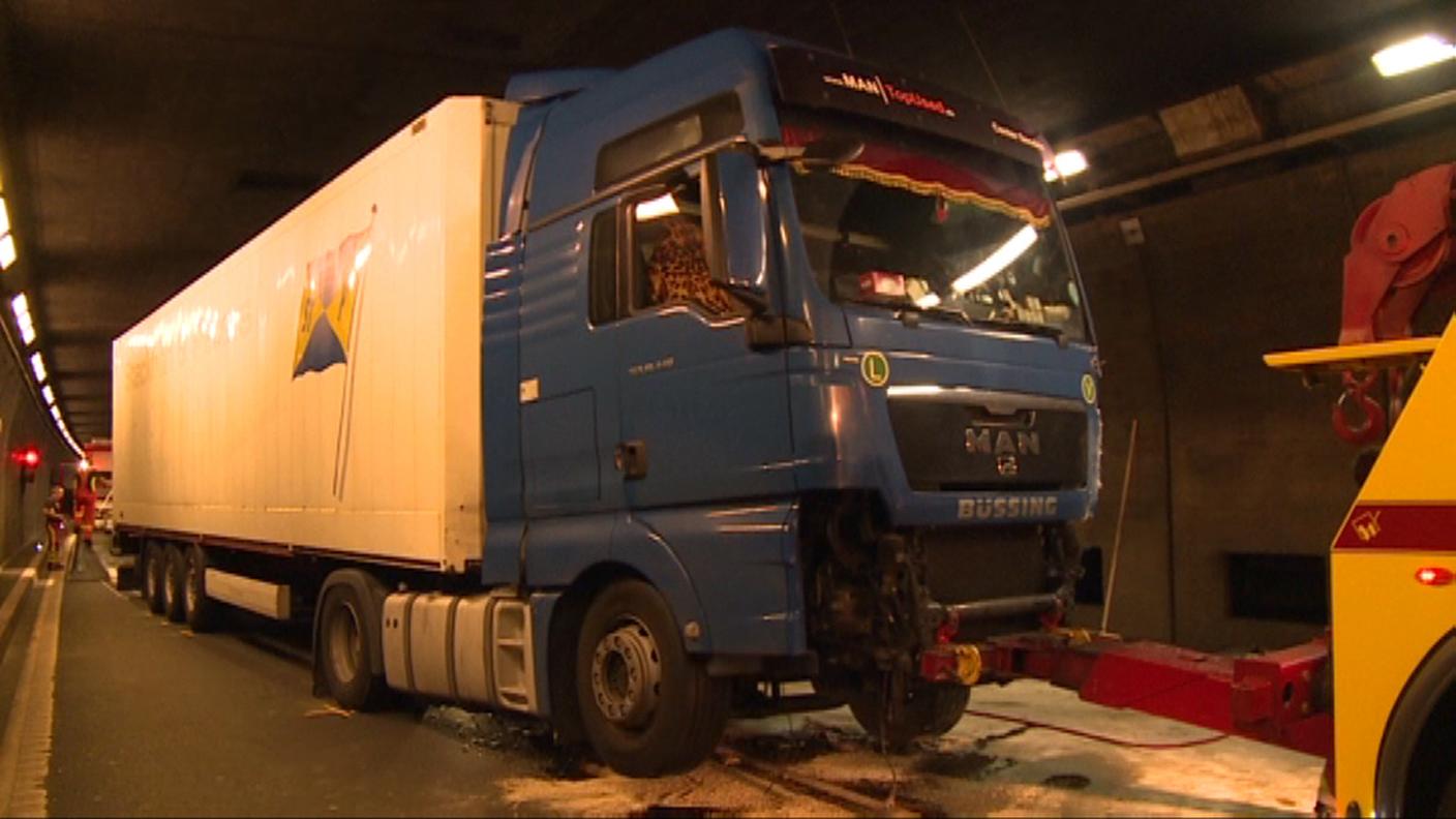 Un'immagine scattata durante la rimozione del camion
