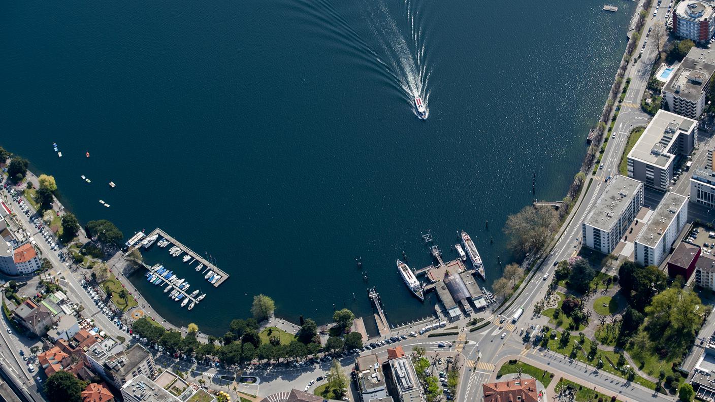 Sul lago si evitano le code