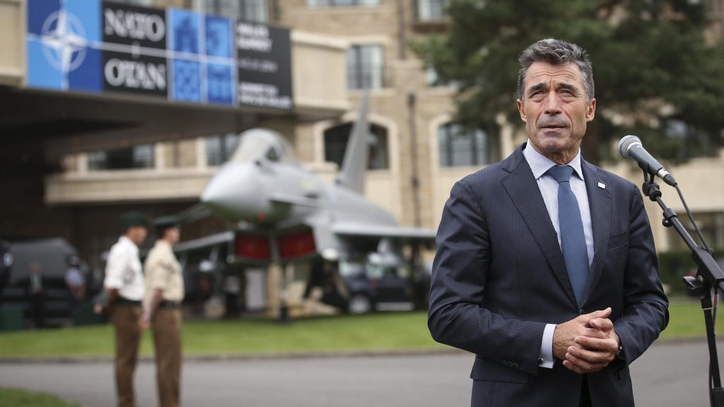 Anders Fogh Rasmussen prima dell'inizio del summit