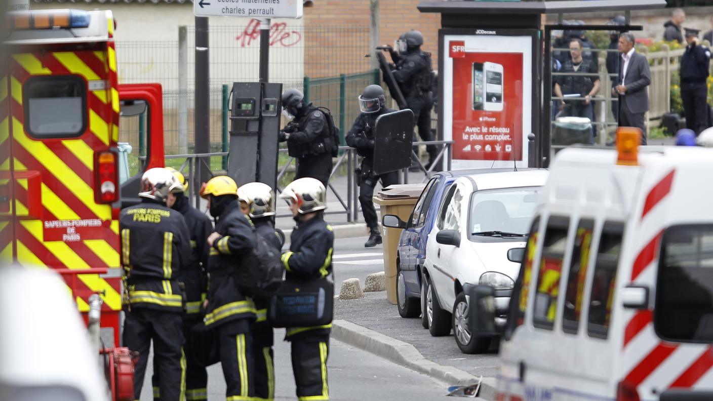 L'incendio ha richiesto l'intervento di numerosi team di soccorso